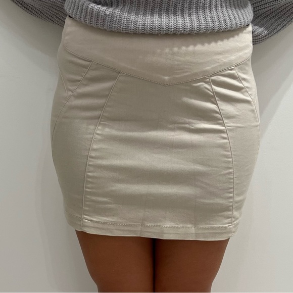 Mini skirt - Picture 2 of 5